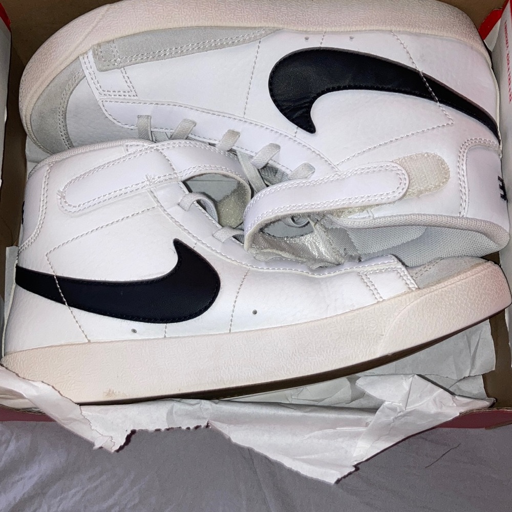 NIKES
